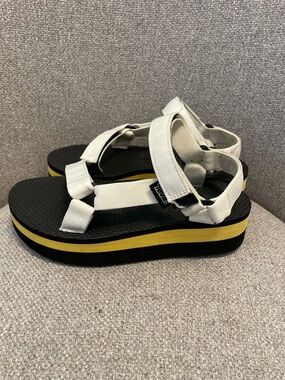 TEVA- Women's size 7 Flatform Universal in the White/Yellow/Black colorway.